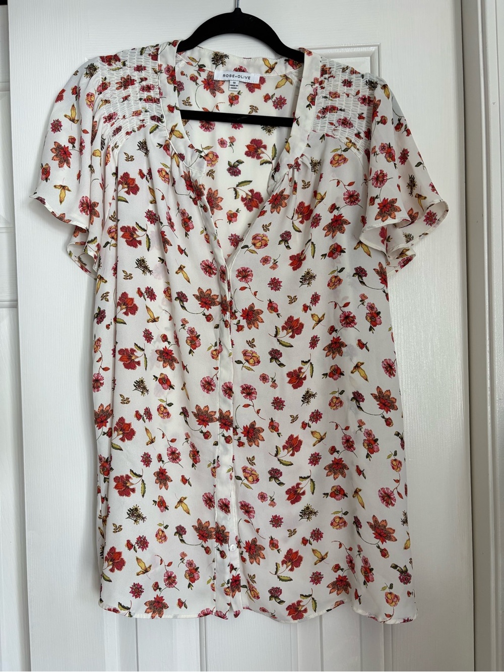 Rose & Olive Cream V-Neck Floral Button-Front Blouse